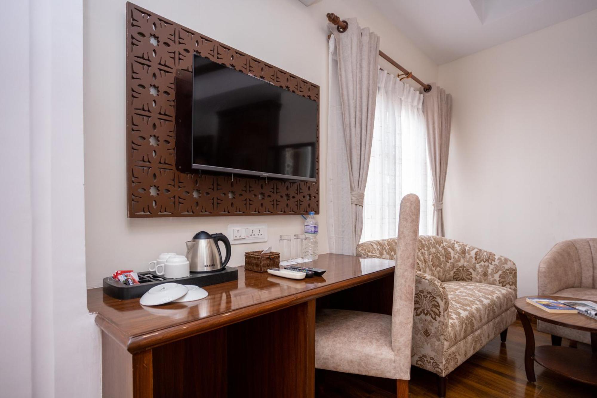 Airport Himalaya Boutique Hotel Kathmandu Exterior photo