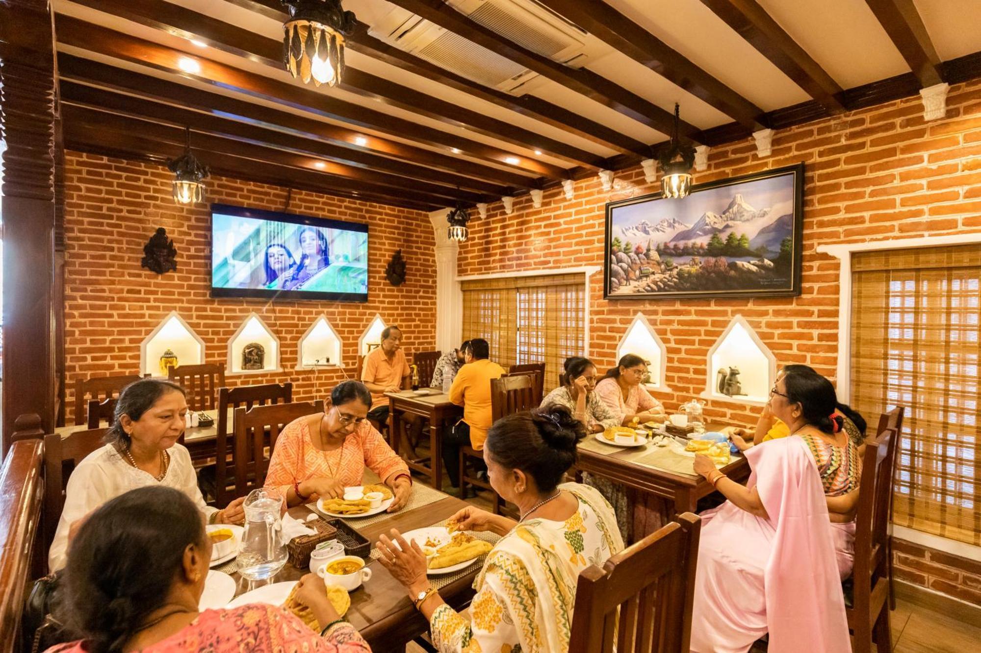 Airport Himalaya Boutique Hotel Kathmandu Exterior photo