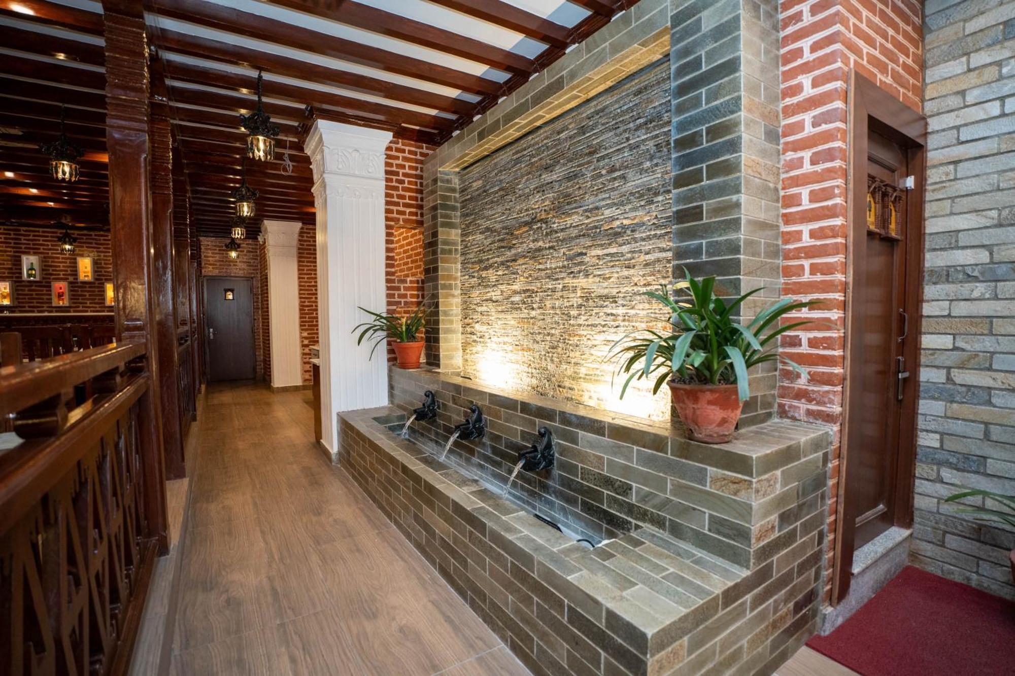 Airport Himalaya Boutique Hotel Kathmandu Exterior photo